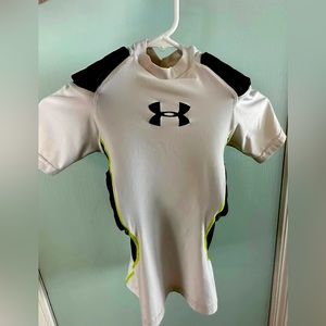Under Armour Football performance protection shirt.
Youth medium.